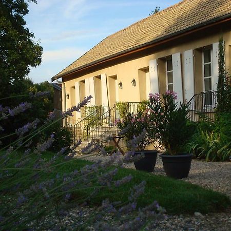 Ferienwohnung Les Communs Du Manoir Écully Exterior foto