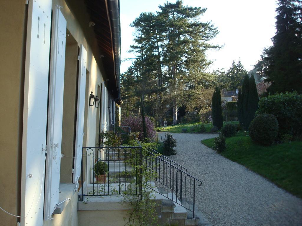 Ferienwohnung Les Communs Du Manoir Écully Zimmer foto