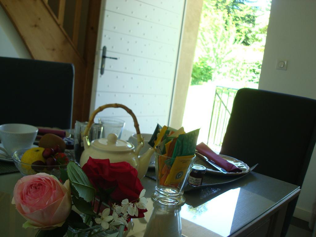 Ferienwohnung Les Communs Du Manoir Écully Zimmer foto