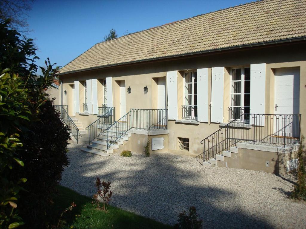 Ferienwohnung Les Communs Du Manoir Écully Exterior foto